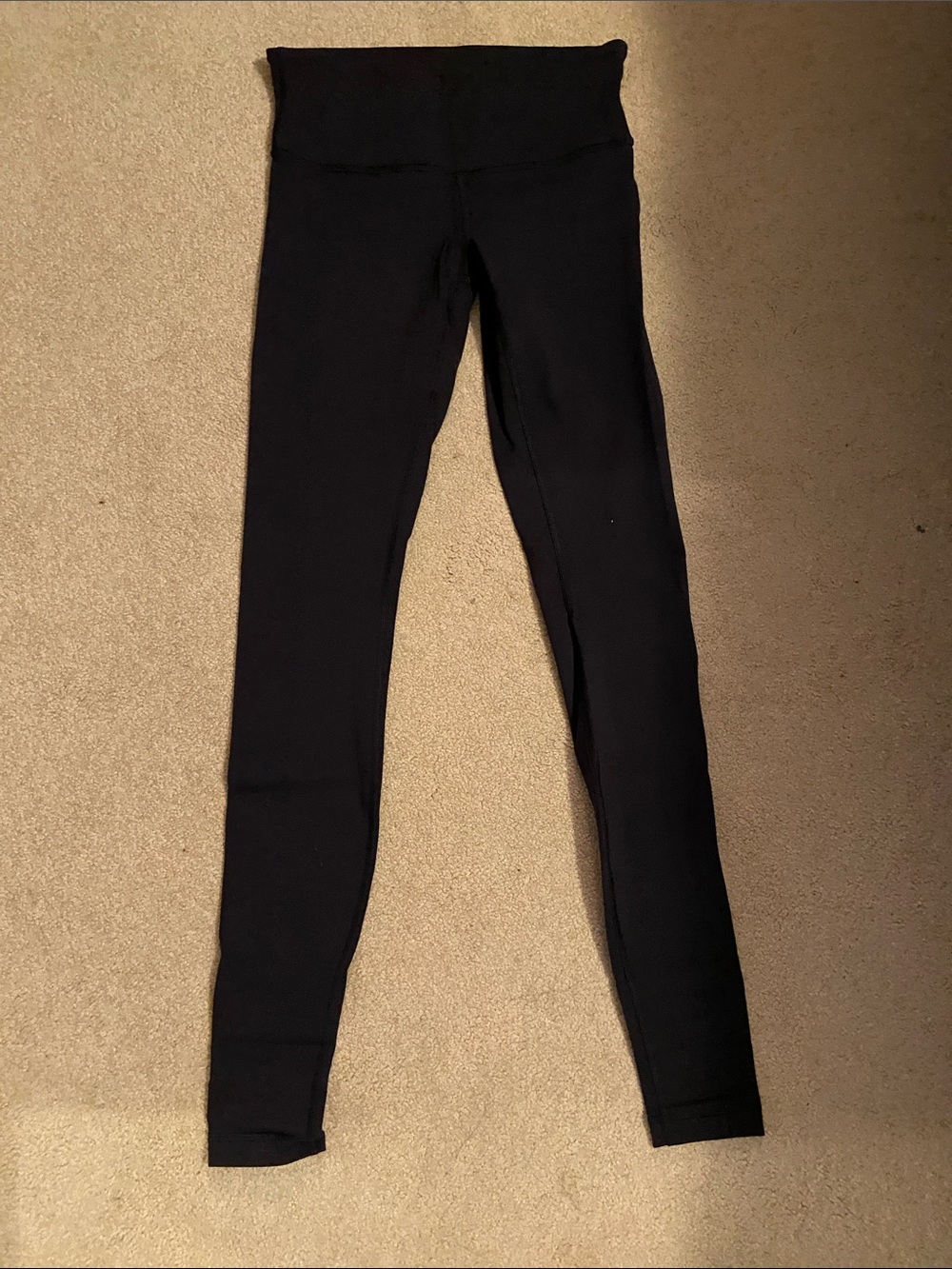 Lululemon Black size 4 wunder unders